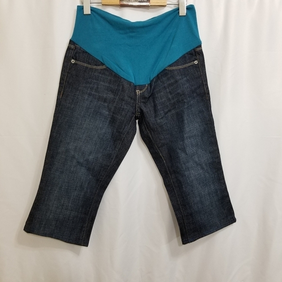 𝅺"live your life" Maternity jean capris - Picture 2 of 9